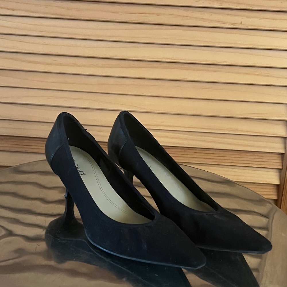 ELLEN TRACY SLIP ON SHOES